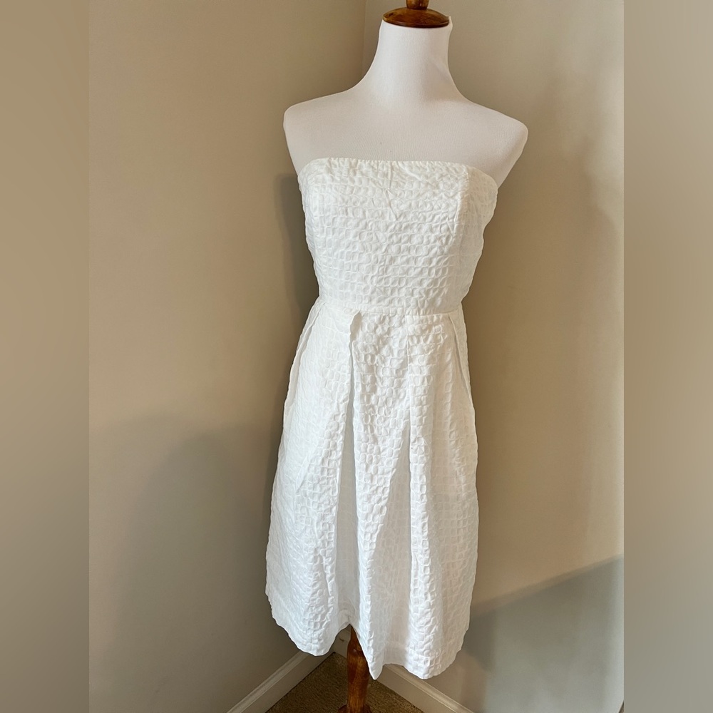 Elegant White Strapless Dress